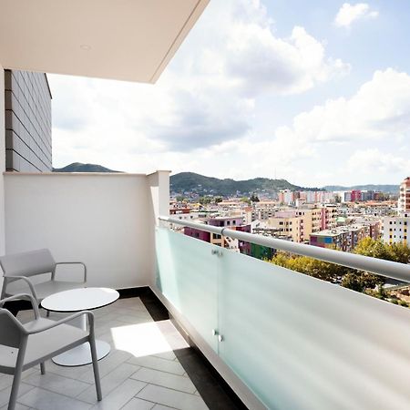 Hilton Garden Inn Тирана Экстерьер фото