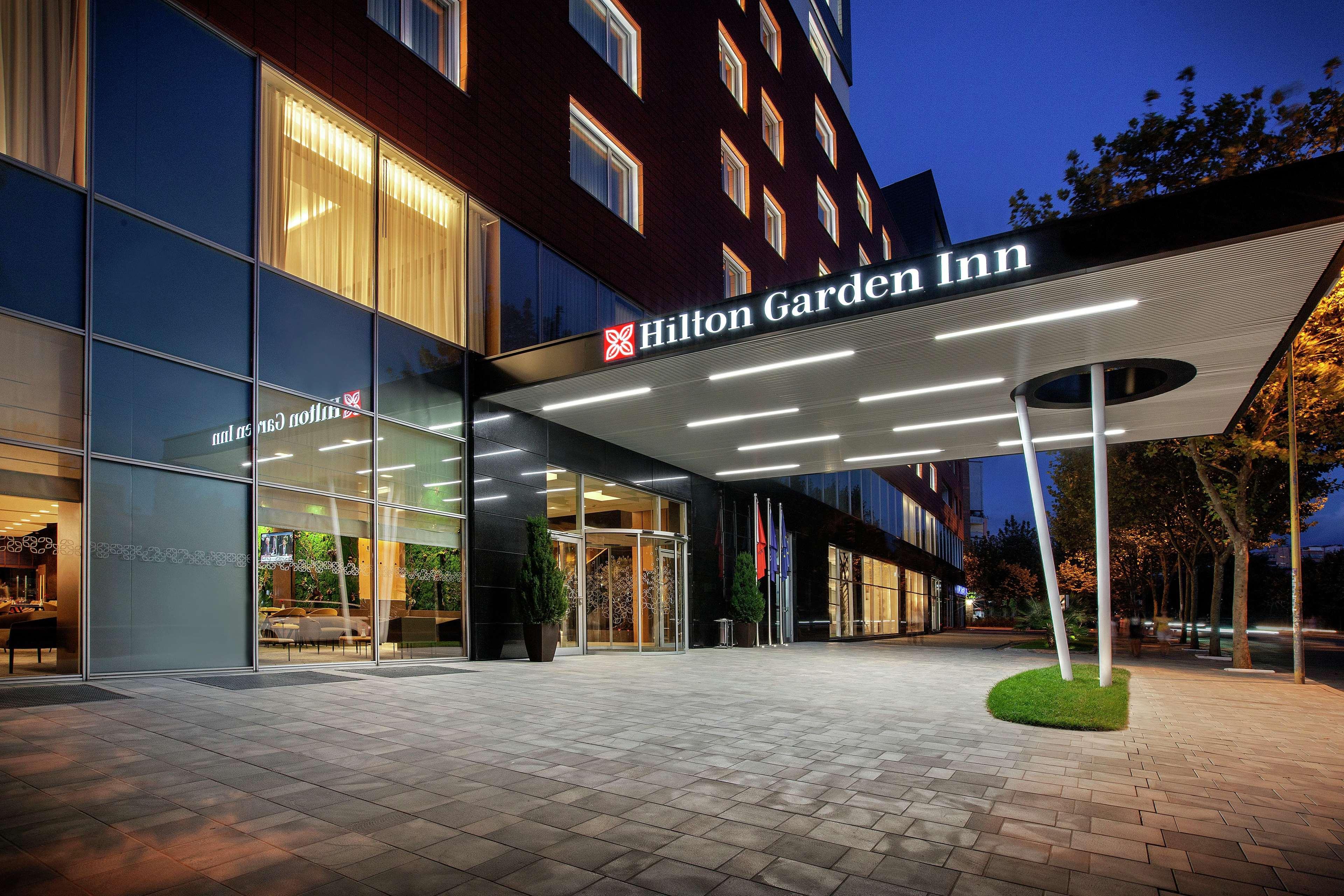 Hilton Garden Inn Тирана Экстерьер фото