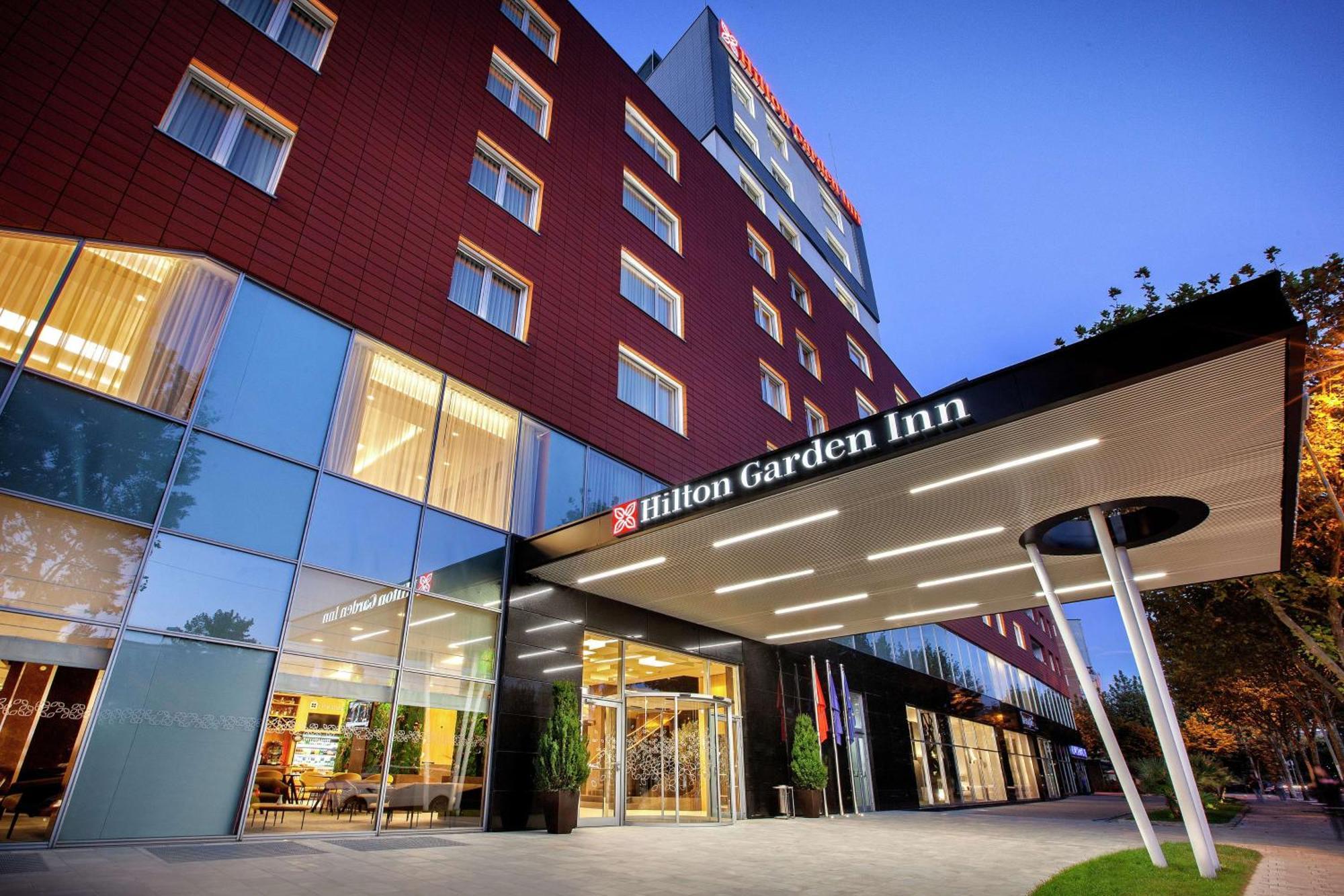 Hilton Garden Inn Тирана Экстерьер фото